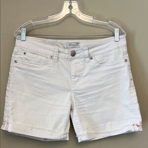 Seven7 Women's White Denim Shorts size 8